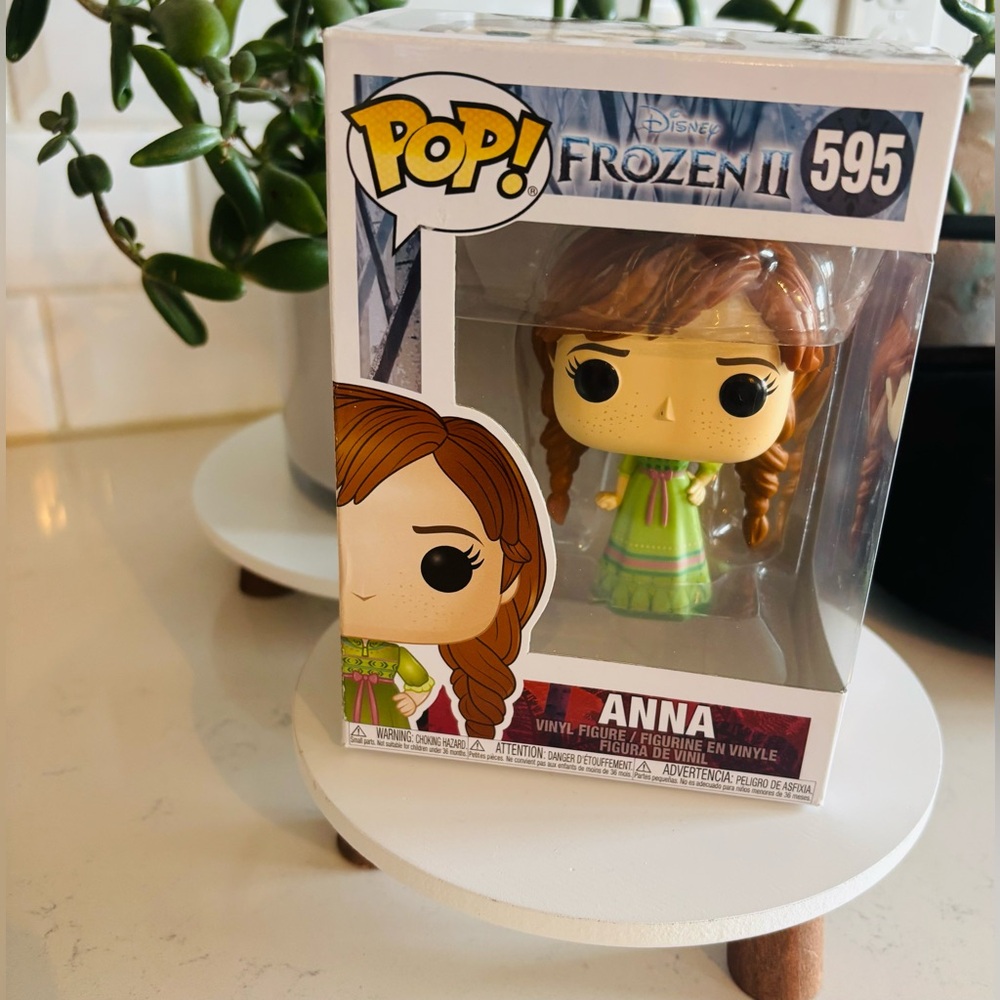 Funko Pop Frozen II Anna in Green Dress